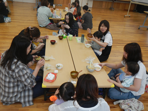 1歳児学級の様子の写真です