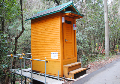 登山口のトイレの写真です